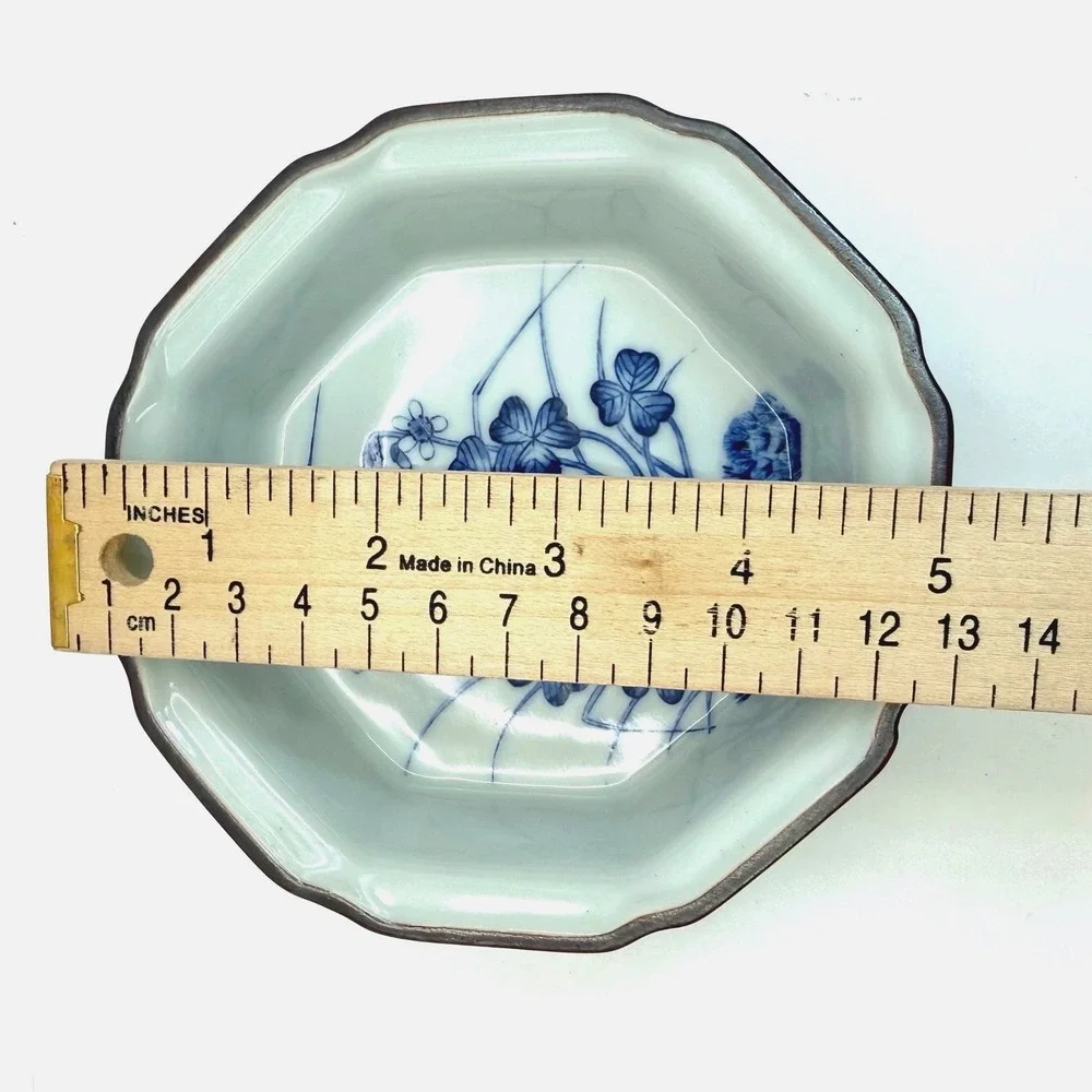 Japanese Kiyomizu-yaki Octagonal Bowl - Signed Tōraku (Morisato) - Blue‎ & White